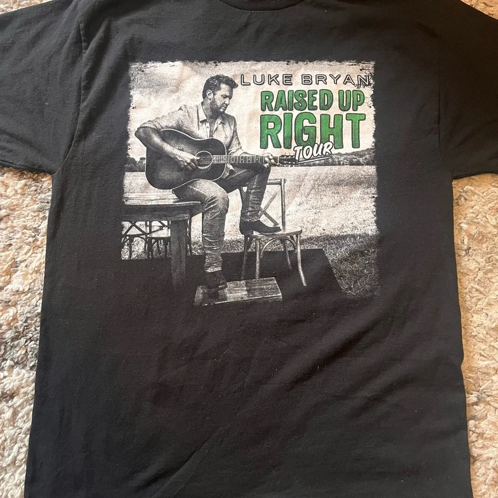 Luke Bryan 2022 tour Tee with Green Accents - Picture 2 of 5